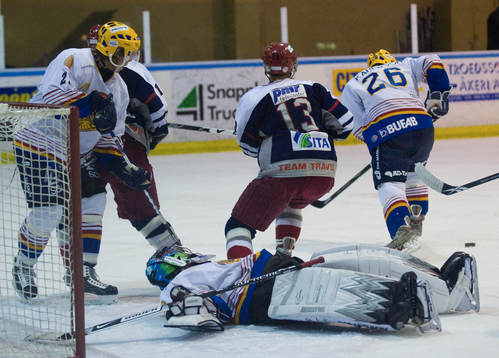 Henrik Olsson, Hässleholm, har fått ner Anton Olsson,
