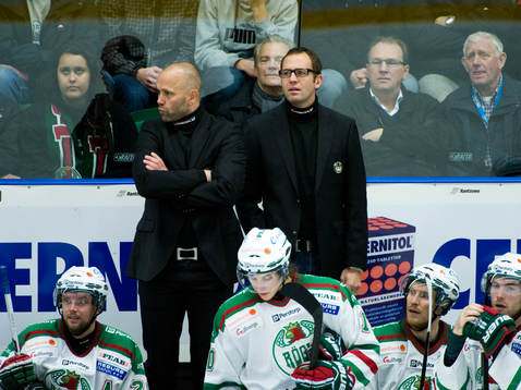 I Gunnar Perssons frånvaro, tog Roger Hansson, sportchef,