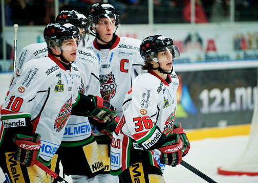 Mats Zuccarello Aasen, Modo, gratuleras till sitt 2-1-mål