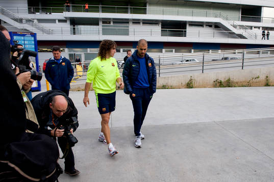 Carles Puyol och Pep Guardiola, på väg till presskonferens