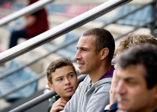 Henrik Larsson besökte barcelonas anläggning och satt och