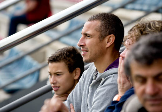 Henrik Larsson besökte barcelonas anläggning och satt och