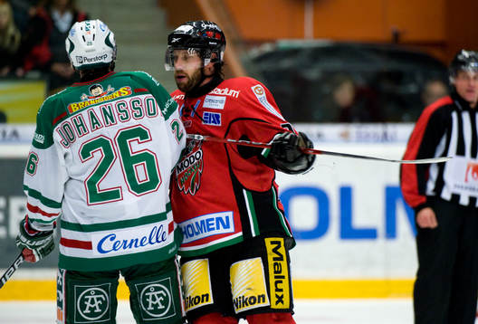 Peter Forsberg, Modo trycker till Jakob Johansson, Rögle