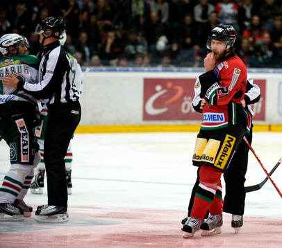 Peter Forsberg, Modo kollar tänderna