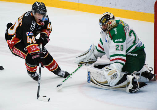 Avgörande 3-5, Per Arlbrandt, Luleå, som rundar Jürgen