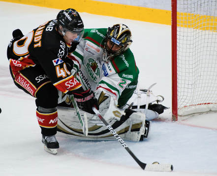 Avgörande 3-5, Per Arlbrandt, Luleå, som rundar Jürgen