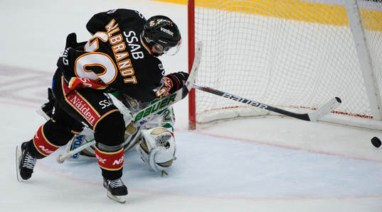 Avgörande 3-5, Per Arlbrandt, Luleå, som rundar Jürgen