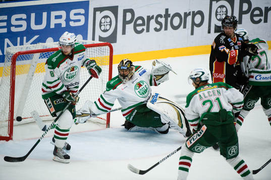 Luleås 2-2 puck i mål, Mathias Porseland och Jürgen