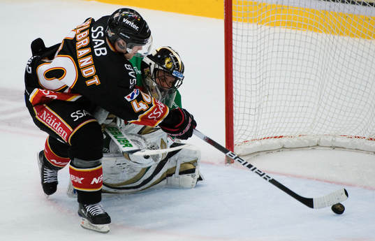 Avgörande 3-5, Per Arlbrandt, Luleå, som rundar Jürgen