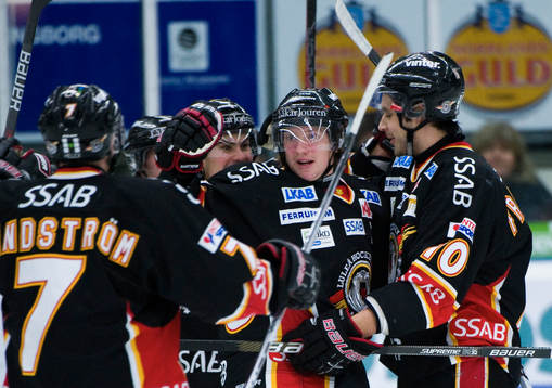 0-1 Mikael Lidhammar grattas av Jan Sandström och Johan