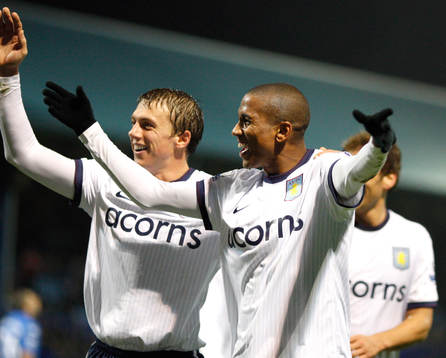 Ashley Young och Stephen Warnock, Aston Villa, jubel