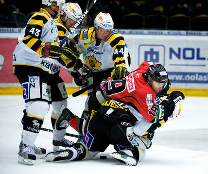 Markus Näslund, Modo faller över Andreas Hadelöv,