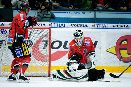 Niklas Svedberg, Målvakt Modo gör illa handen, skada