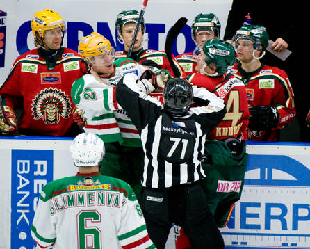 Bråkigt mellan Eric Beaudoin, Rögle och Kristian Kudroc,