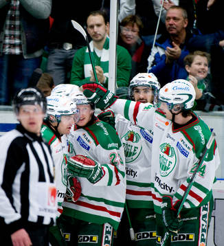 Simon Hjalmarsson, Rögle har gjort 1-1. Jubel