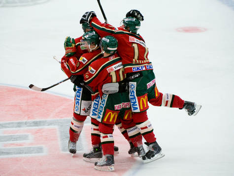 Christian Bäckman, Frölunda, har gjort 2-2. Jubel, glädje