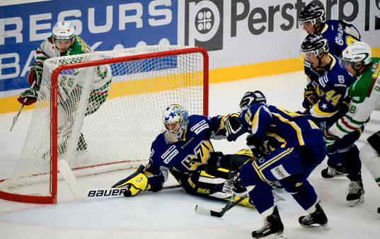 Stefan Liv, HV71 hinner ner men får ge sig