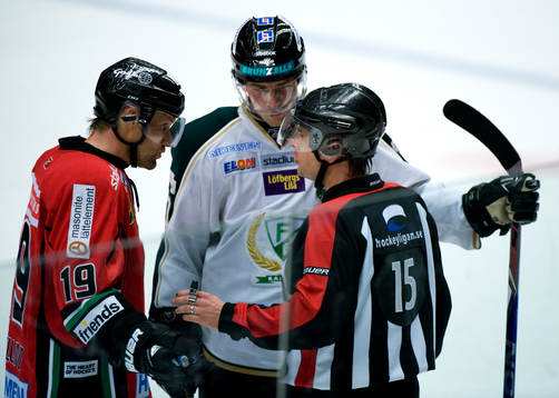 Patrik Sjöberg, Domare pratar med Markus Näslund, Modo