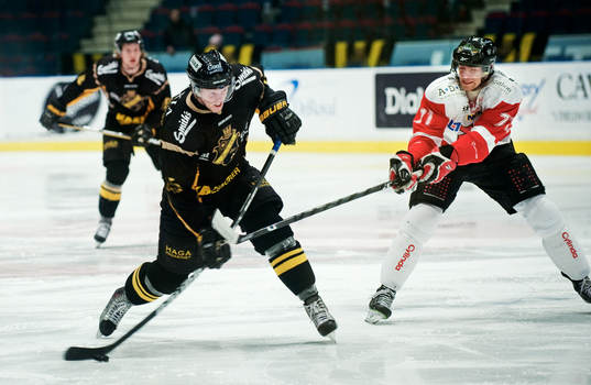 Per Savilahti-Nagander, AIK, skjuter mot mål
