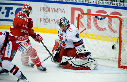 Martin Sonnenberg, Timrå gör 5-2 på Björn Bjurling,