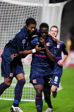 Aly Cissokho och Michel Bastos, Lyon, glädje, jubel