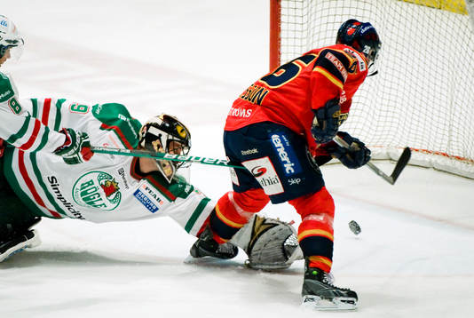 Jürgen Penker, målvakt, Rögle överlistas av Tim