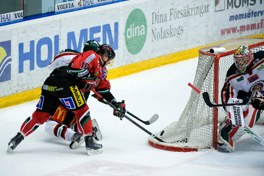 Per-Åge Skröder, Modo och Johan Holmqvist, Målvakt
