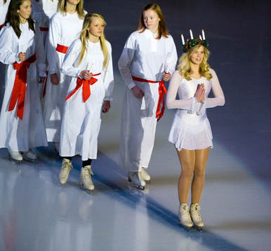 Konståkningslucia i pausen. Lucia