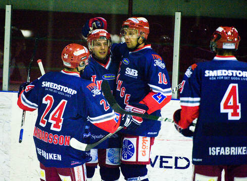Bläddra bland fler bilder av Ishockey, division 2, Tyringe-Trelleborg