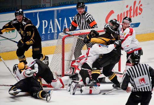 Oscar Ahlström och Victor Ahlström, AIK brottas ned i
