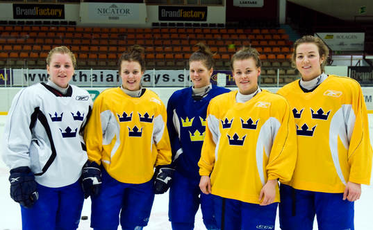 Fem framtida stjärnor (födda 91) från vänster: Isabelle