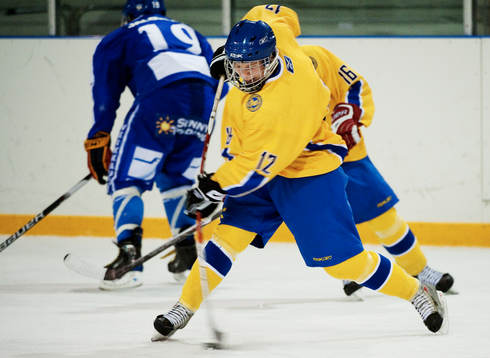 Isak Nyström, Sverige, skjuter mot mål