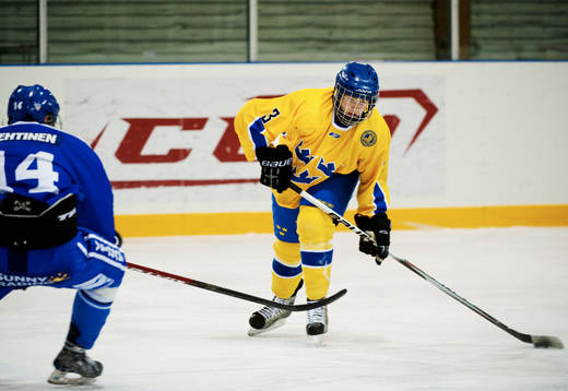 Christian Djoos, Sverige, passar pucken