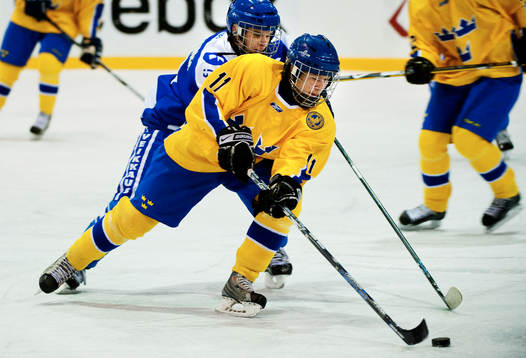 Henrik Rommel, Sverige, har koll på pucken