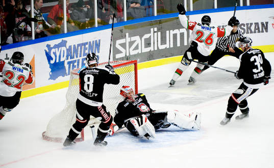 Jens Jakobs, Mora gör 0-2. Jubel