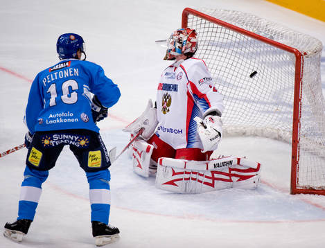 Ville Peltonen, Finland gör 2-2 på Georgy Gelashvili,
