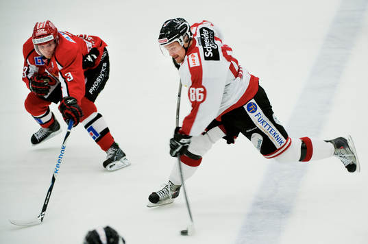 Tomas Wallgren, Malmö, skjuter mot mål