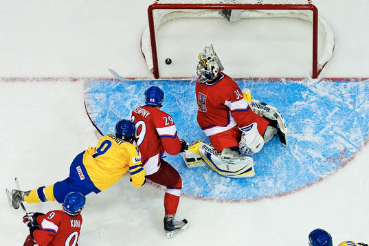 Mattias Tedenby, Sverige, trycker in 0-3 bakom Jakub