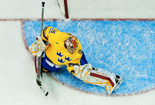 Jacob Markström, målvakt, Sverige, räddar ett skott