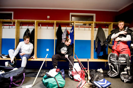Ishockey, korphockey, spontanidrott, omklädningsrum