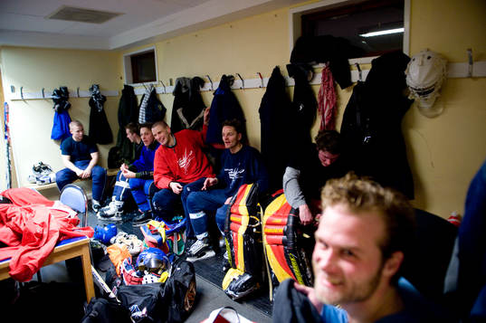 Ishockey, korphockey, spontanidrott, omklädningsrum