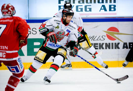 Niklas Sundström, Modo