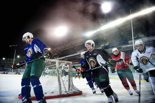 Inför Frölunda - Färjestad på Ullevi. Utematch, arena,