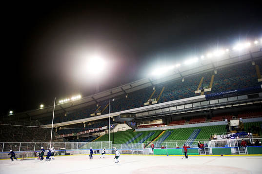 Inför Frölunda - Färjestad på Ullevi. Utematch, arena,