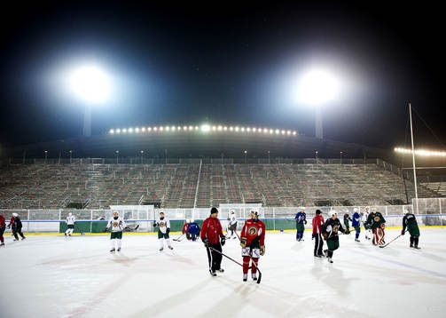 Inför Frölunda - Färjestad på Ullevi. Utematch, arena,