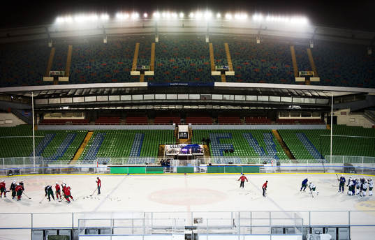 Inför Frölunda - Färjestad på Ullevi. Utematch, arena,