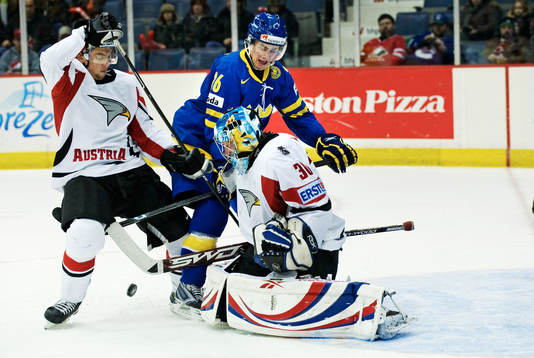 Daniel Brodin, Sverige, oroar framför mål