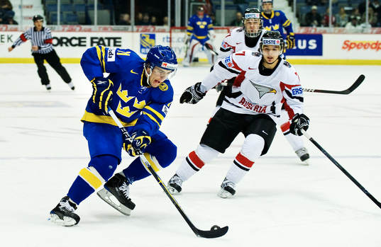 Magnus Pääjärvi Svensson, Sverige, dribblar sig fram