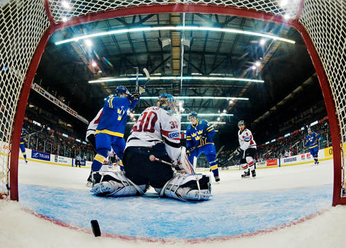 Anton Rödin, Sverige, jubel och Marco Wieser, målvakt,