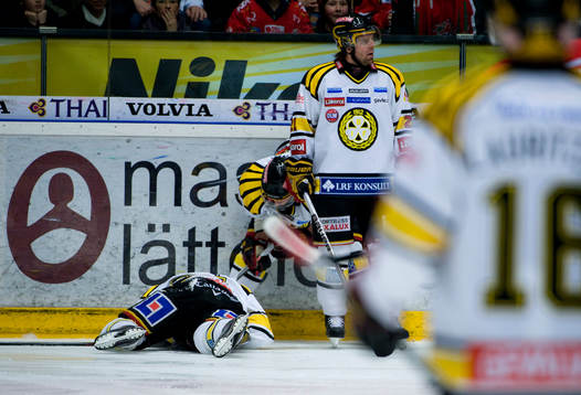 Mads Hansen, Brynäs krossar okbenet, skada